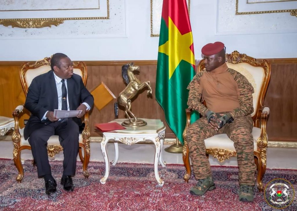 Burkina-Faso : Le Ministre de la Sécurité Extérieure de Guinée Équatoriale porte un message de solidarité au Président de la Transition