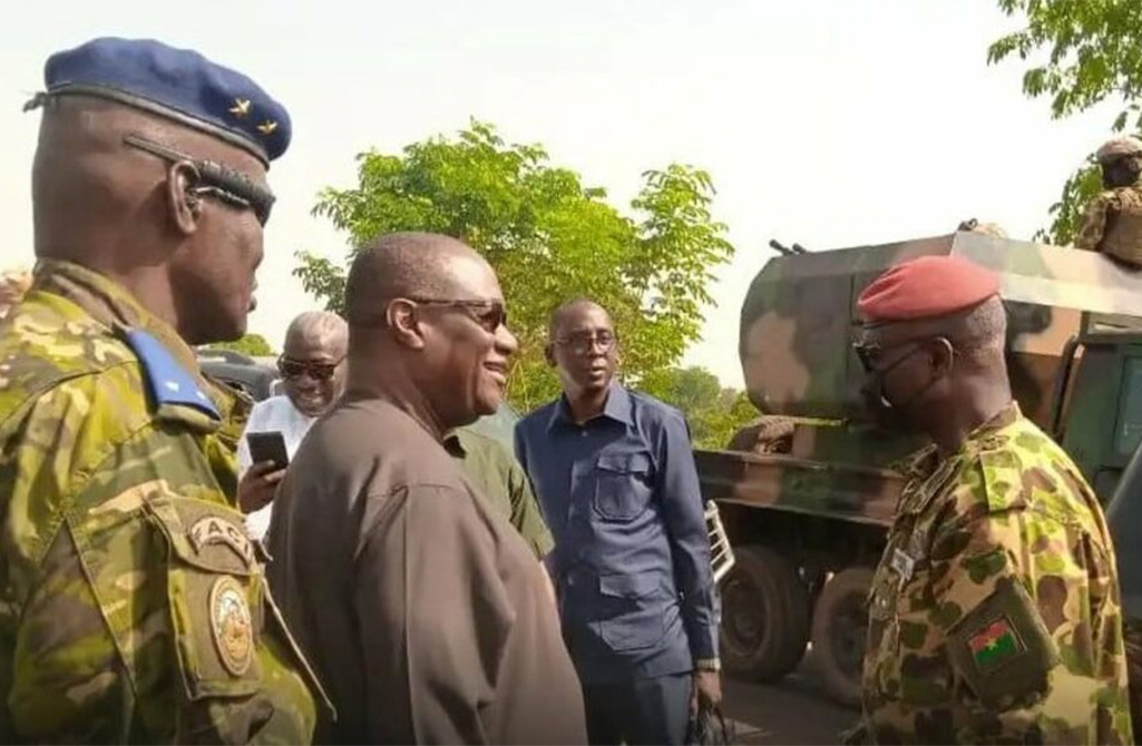 Burkina Faso : Reprise des coopérations avec la Côte d’Ivoire suite à une rencontre des ministres de la Défense des deux pays.